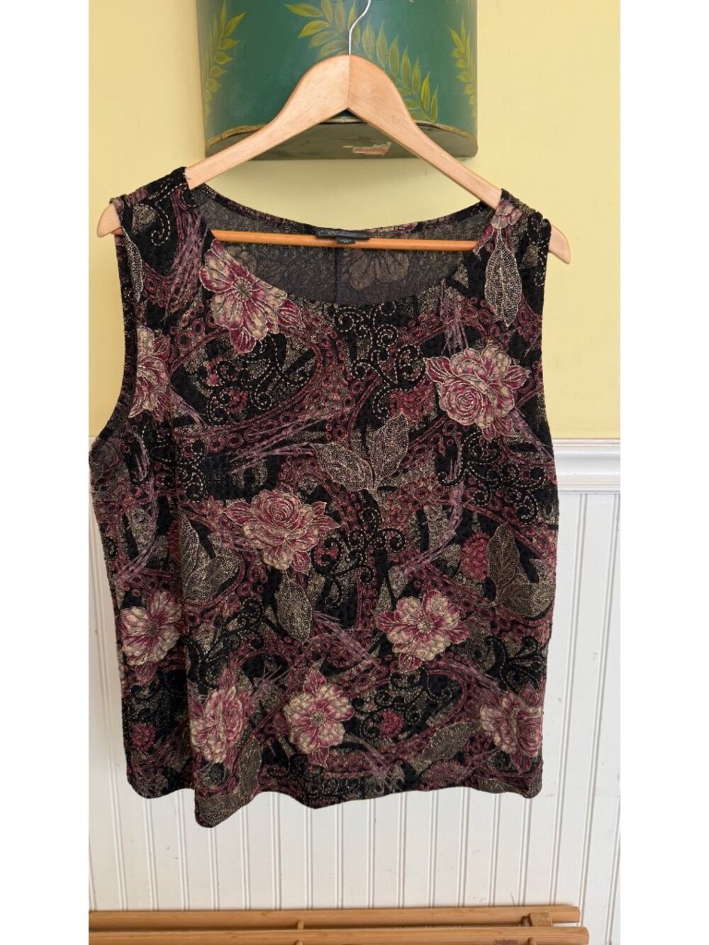 Floral Velvet Tank Top By Dressbarn Collection Woman Size 18/20 Black Pink Gold